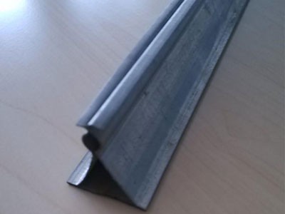 三角龙骨产量